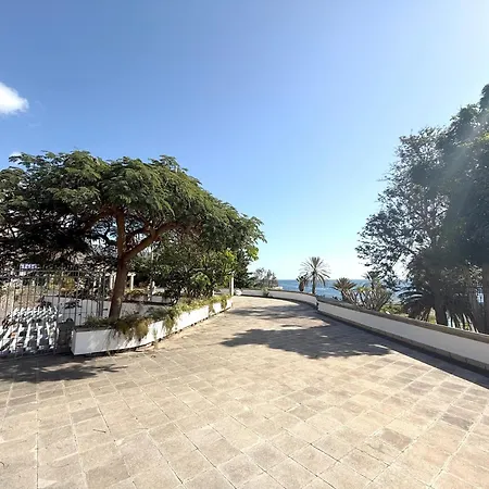 Tropicalidays Marina View 公寓 *
